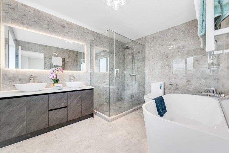 Photo of property in 24 Ballyalton Crescent, Flat Bush, 2019