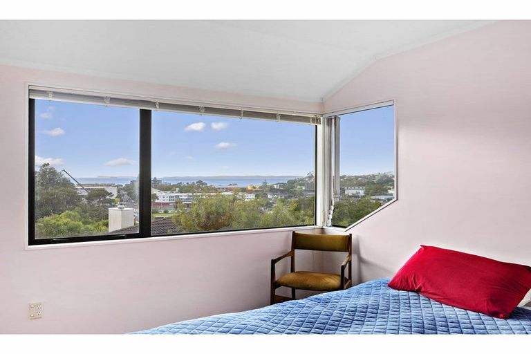 Photo of property in 2/37 Woodlands Crescent, Browns Bay, Auckland, 0630