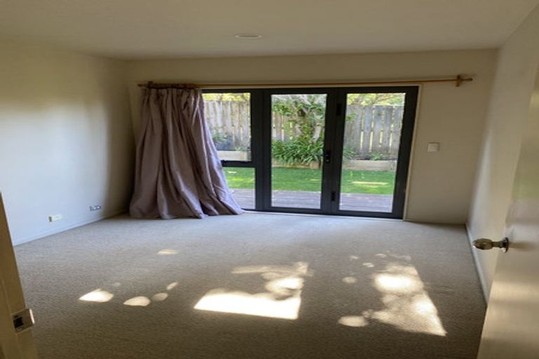 Photo of property in 2/18 Teal Crescent, Beach Haven, Auckland, 0626
