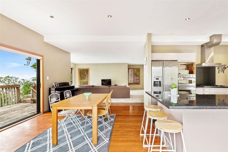 Photo of property in 44 Paturoa Road, Titirangi, Auckland, 0604