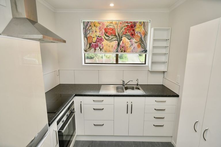 Photo of property in 43a Wikiriwhi Crescent, Awapuni, Palmerston North, 4412
