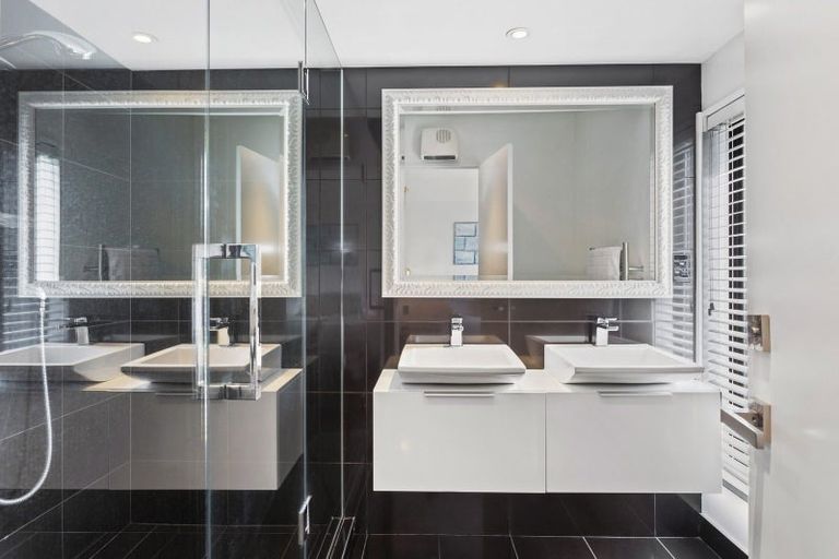 Photo of property in 154 Holly Road, St Albans, Christchurch, 8014