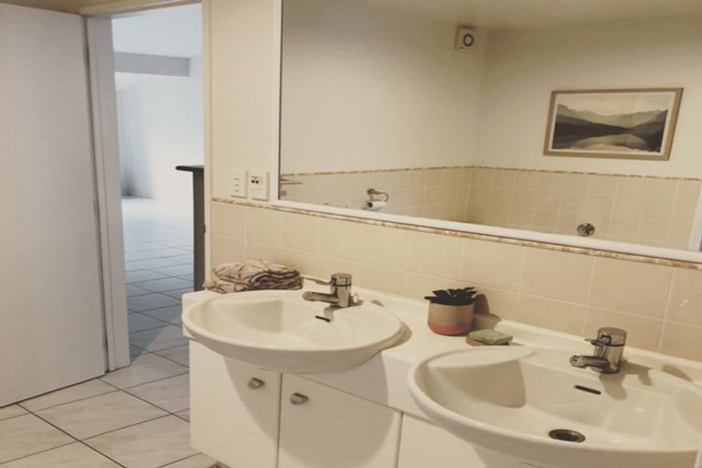 Photo of property in 2/1b Birkenhead Avenue, Birkenhead, Auckland, 0626