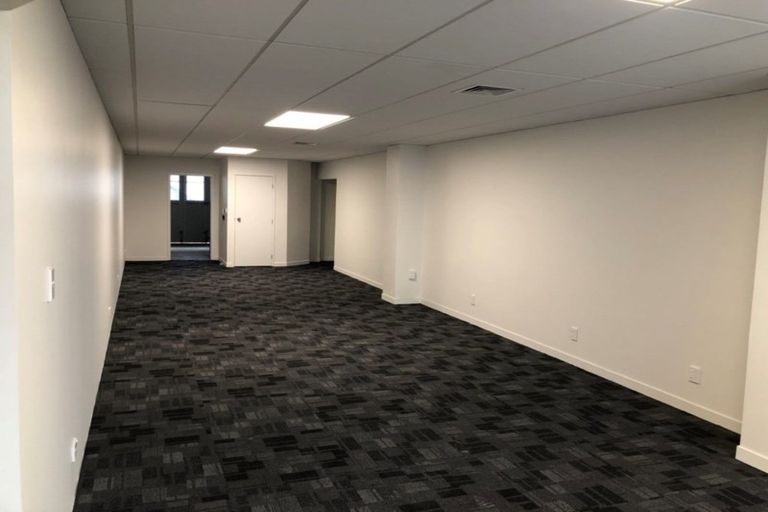 Photo of property in 264 Great North Road, Henderson, Auckland, 0612