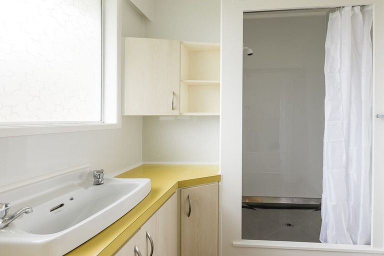 Photo of property in 18 Captain Scott Road, Glen Eden, Auckland, 0602