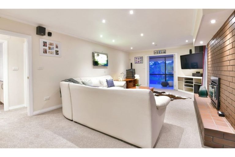 Photo of property in 13 Quo Vadis Place, Red Beach, 0932