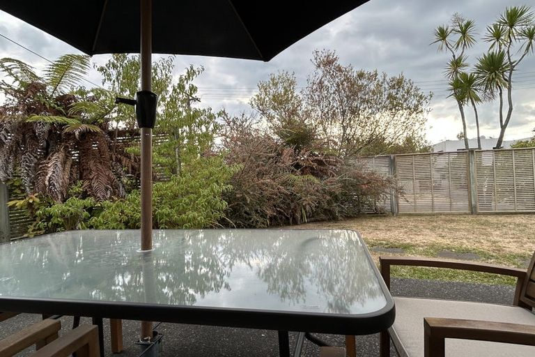 Photo of property in 1/12 Gradwell Place, Two Mile Bay, Taupo, 3330