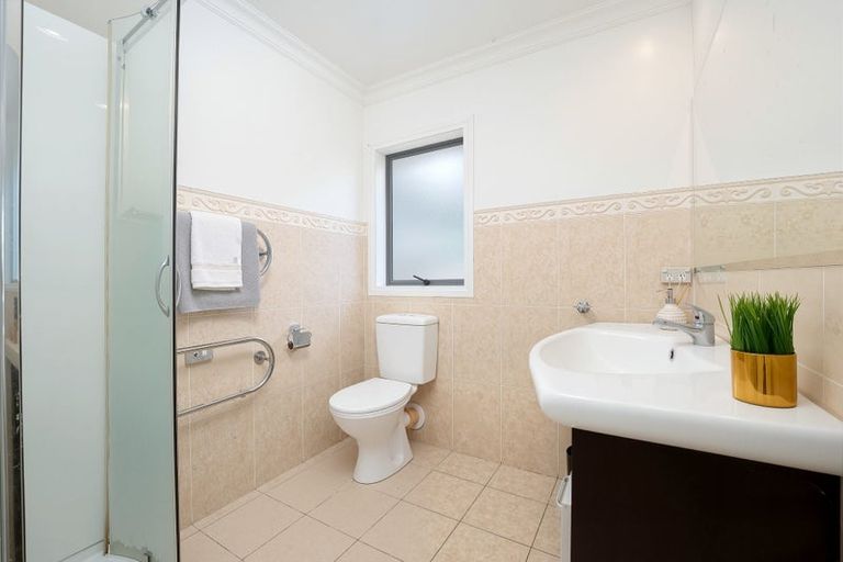Photo of property in 24 Sapperton Drive, Henderson, Auckland, 0612