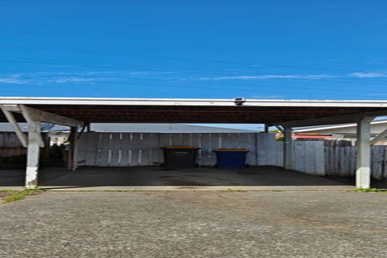 Photo of property in 24a/2 Waimumu Road, Massey, Auckland, 0614