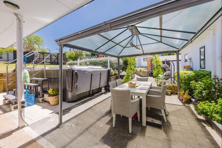 Photo of property in 20 Domain Road, Waipawa, 4210