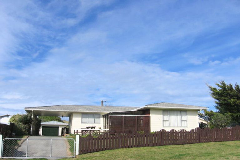 Photo of property in 16 Mack Street, Foxton Beach, Foxton, 4815