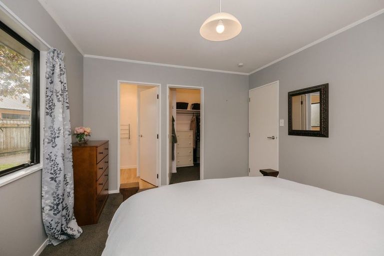 Photo of property in 38 Peppertree Glade, Kelvin Grove, Palmerston North, 4414