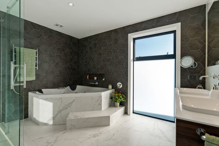 Photo of property in 49 Ashton Fitchett Drive, Brooklyn, Wellington, 6021