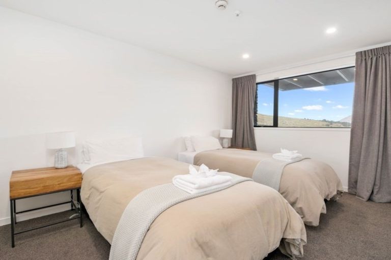 Photo of property in 10 Highlands Close, Queenstown, 9300