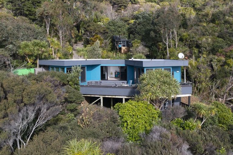 Photo of property in 73 Piha Road, Piha, New Lynn, 0772