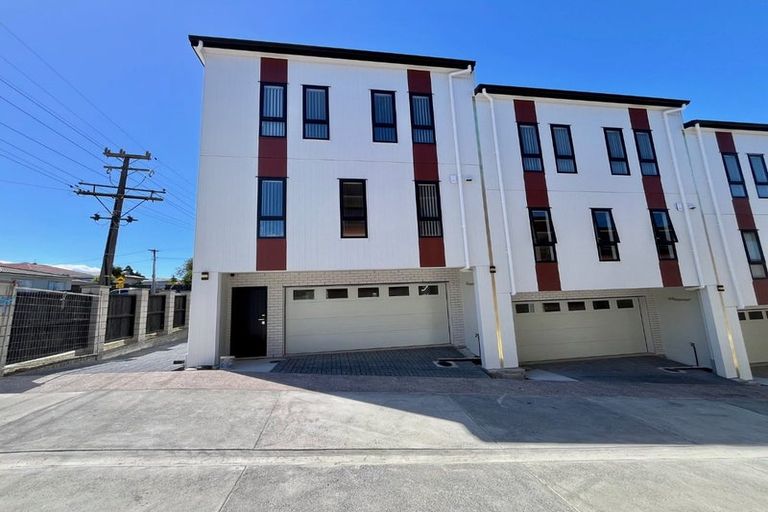 Photo of property in 41a Kelwyn Road, Kelston, Auckland, 0602