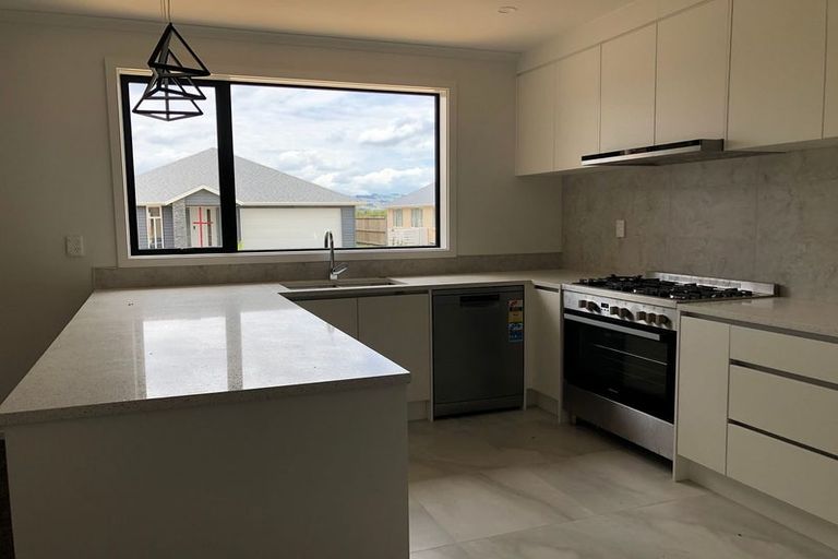 Photo of property in 12 Kaaka Street, Cambridge, 3434