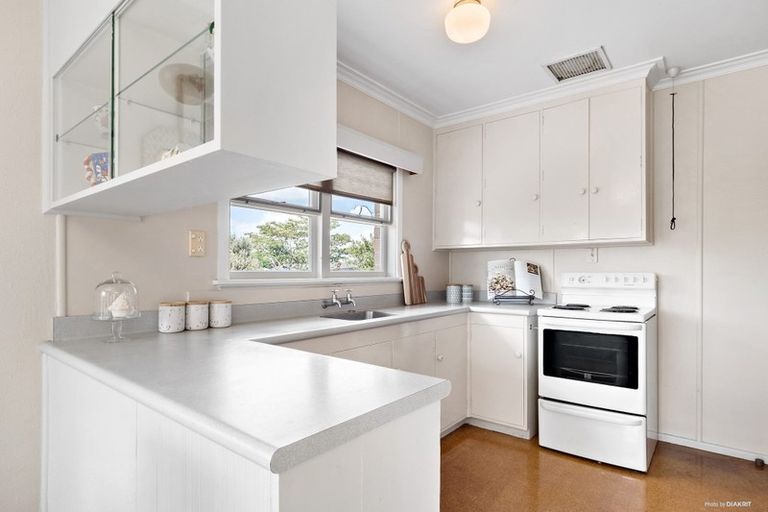 Photo of property in 10 Phillip Street, Pukekohe, 2120