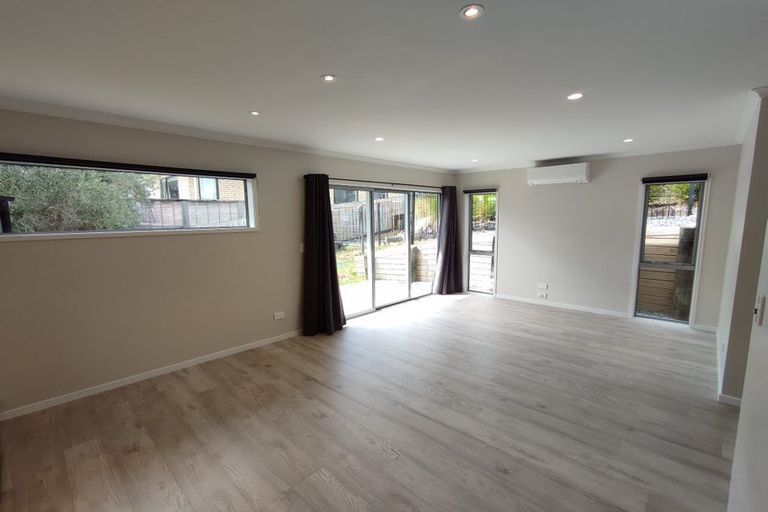 Photo of property in 10 Ridgeview Close, Red Beach, 0932