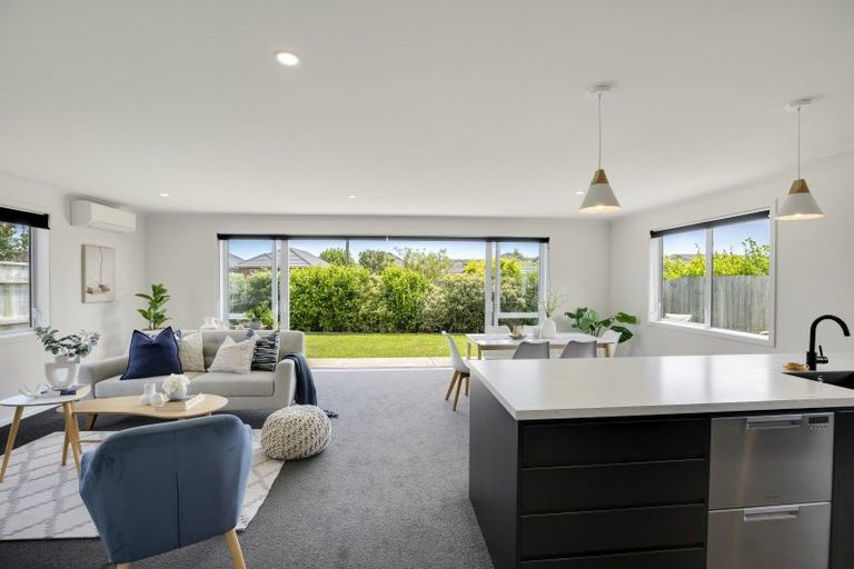 Photo of property in 17 Mahia Lane, Waikanae, 5036