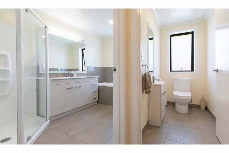 Photo of property in 8 Remana Crescent, Huapai, Kumeu, 0810