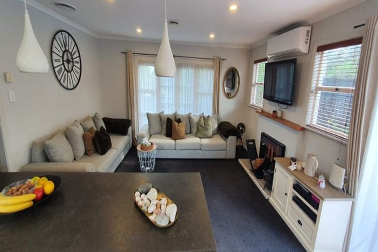 Photo of property in 2/34 Valley View Road, Glenfield, Auckland, 0629