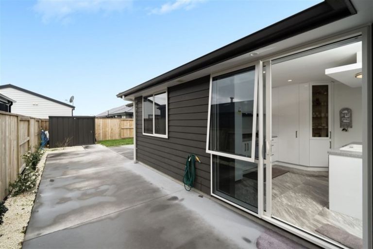 Photo of property in 17 Pimelea Street, Papamoa Beach, Papamoa, 3118