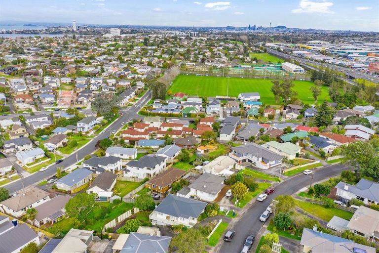 Photo of property in 13 Kennedy Avenue, Forrest Hill, Auckland, 0620