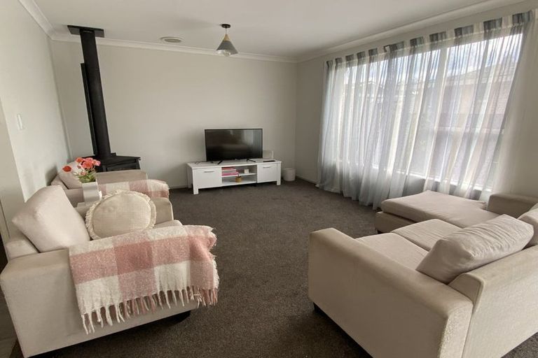 Photo of property in 21 Salford Avenue, Redwood, Christchurch, 8051