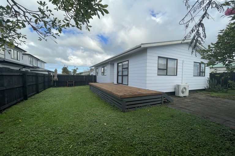 Photo of property in 94 Roberts Road, Te Atatu South, Auckland, 0610