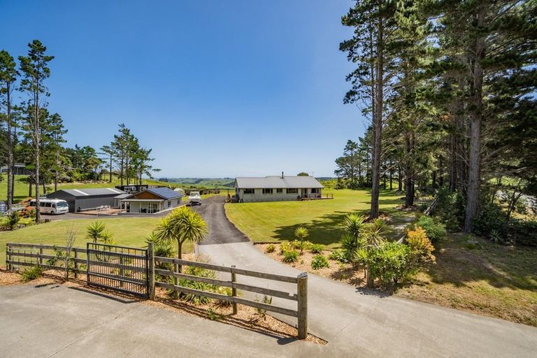 Photo of property in 837 Ararimu Valley Road, Helensville, Waimauku, 0882