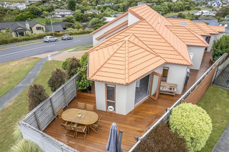 Photo of property in 2 Navigation Drive, Whitby, Porirua, 5024