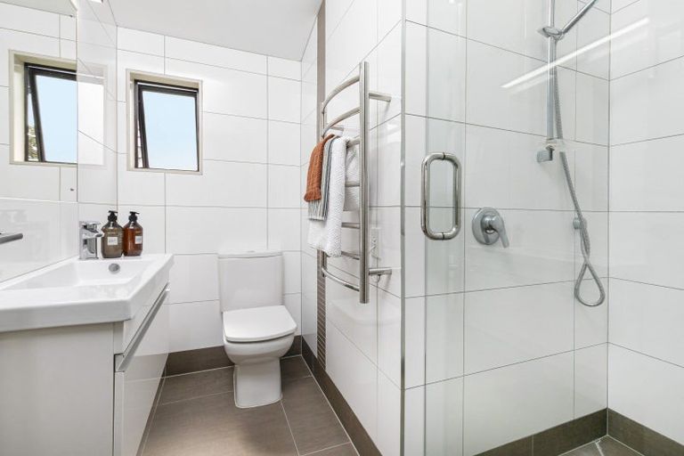 Photo of property in 33 Waipuia Place, Greenhithe, Auckland, 0632