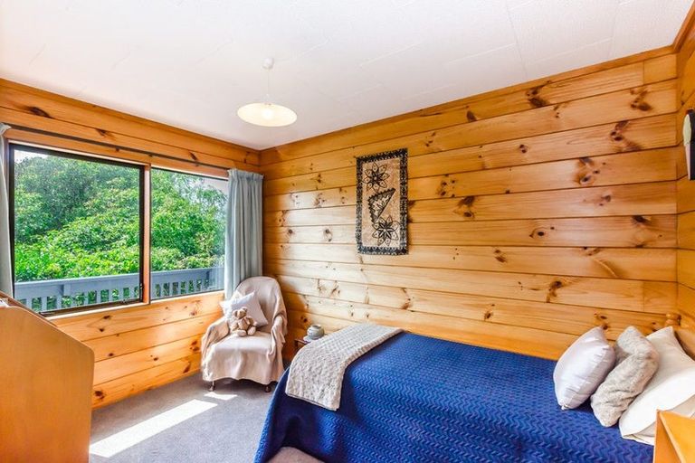 Photo of property in 6 Gates Road, Waikanae Beach, Waikanae, 5036