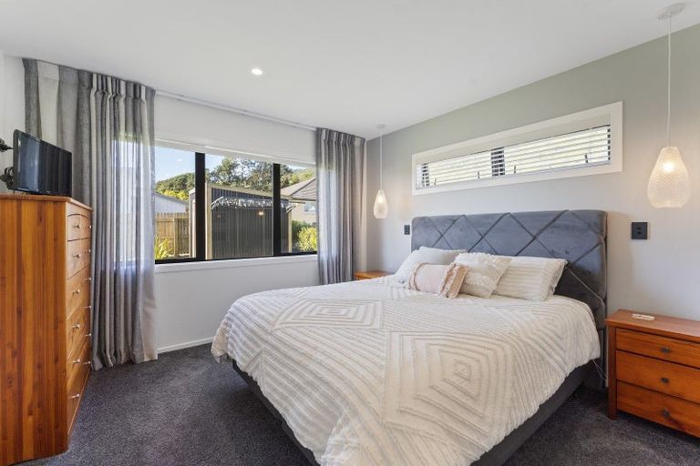 Photo of property in 10 Karearea Avenue, Waikanae, 5036