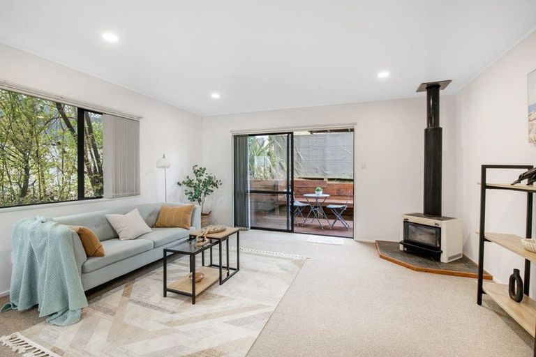 Photo of property in 2/14 Valecrest Place, Bayview, Auckland, 0629