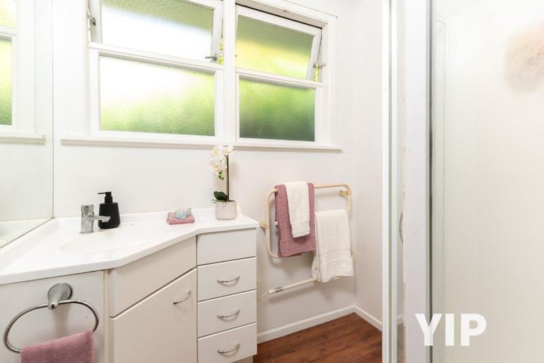 Photo of property in 114 Newlands Road, Newlands, Wellington, 6037