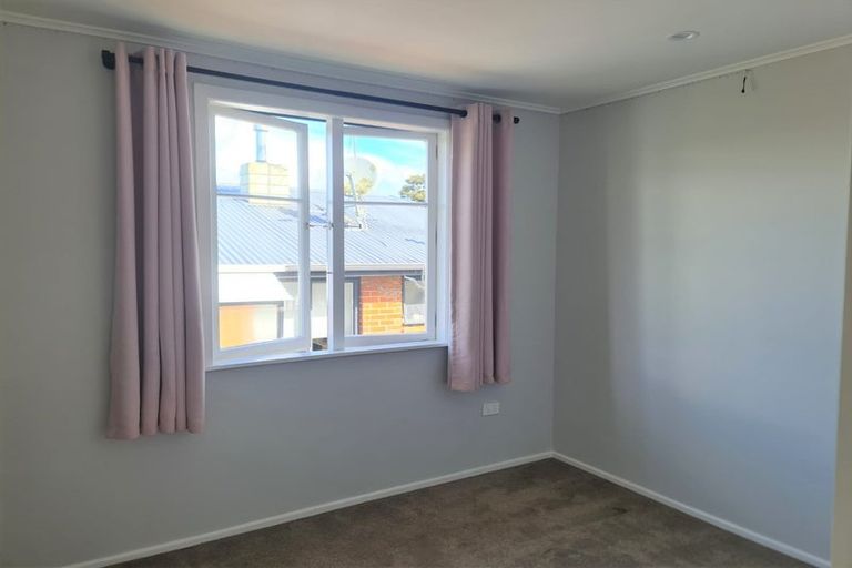 Photo of property in 20 Taipari Road, Te Atatu Peninsula, Auckland, 0610