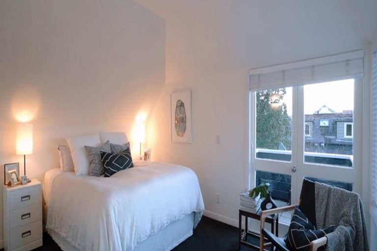 Photo of property in 27 Riverstone Road, Te Atatu Peninsula, Auckland, 0610