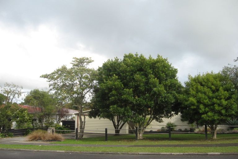 Photo of property in 1 Marvon Downs Avenue, Pakuranga Heights, Auckland, 2010