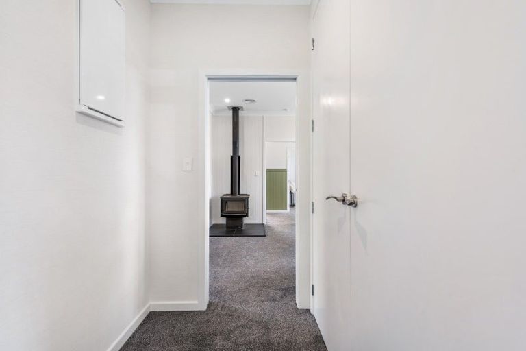 Photo of property in 109 Seaward Road, Edendale, 9825