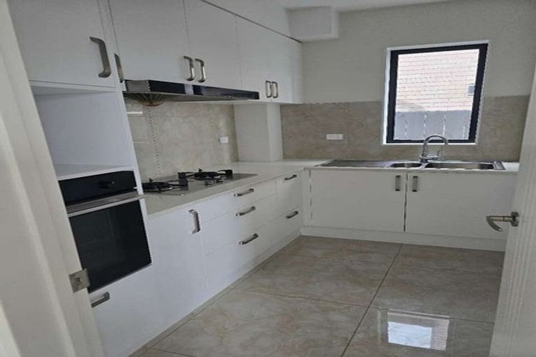 Photo of property in 28b Tiraumea Drive, Pakuranga, Auckland, 2010