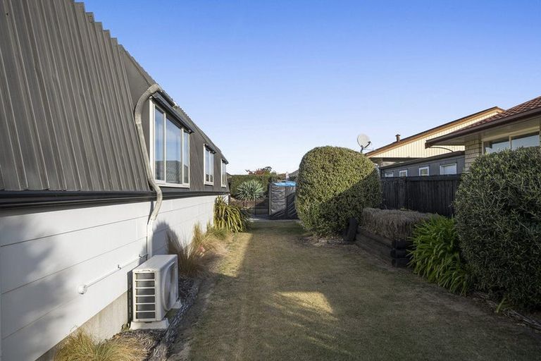 Photo of property in 5 Queenspark Drive, Parklands, Christchurch, 8083