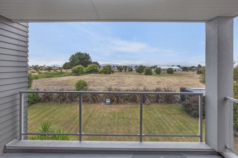 Photo of property in 31 Linkwater Way, Parklands, Christchurch, 8083