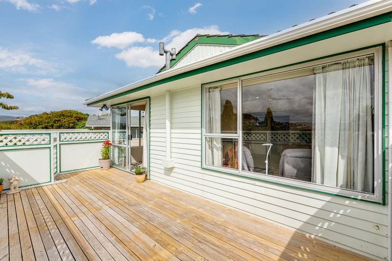 Photo of property in 27 Staithes Drive North, Whitby, Porirua, 5024
