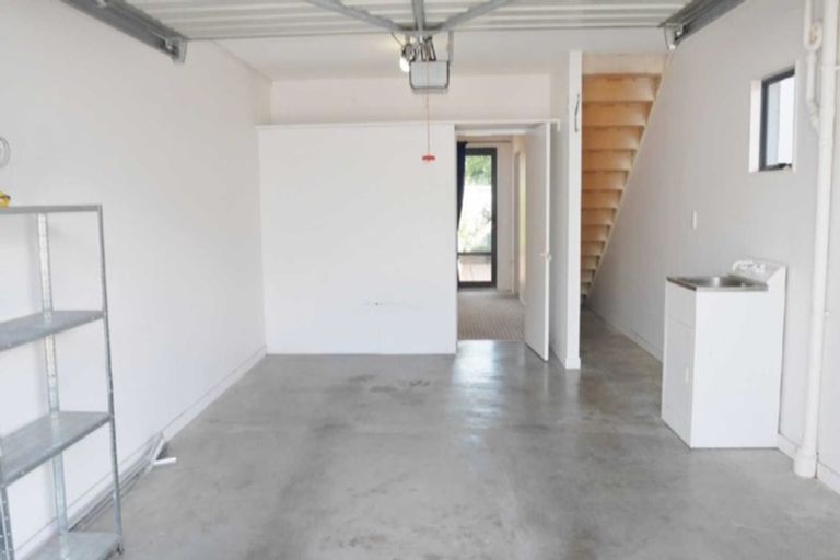 Photo of property in 7 Oakford Close, Riccarton, Christchurch, 8011