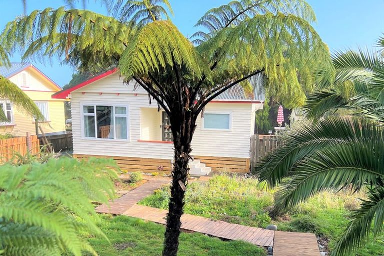 Photo of property in 114 Tasman Street, Karoro, Greymouth, 7805