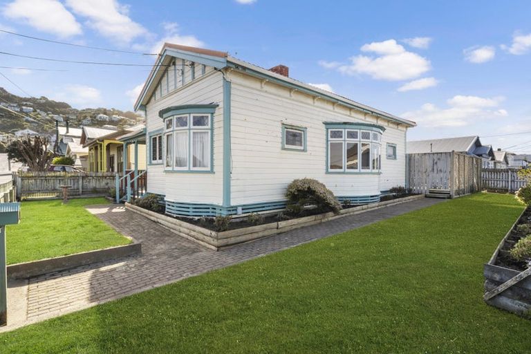 Photo of property in 12 Wha Street, Lyall Bay, Wellington, 6022