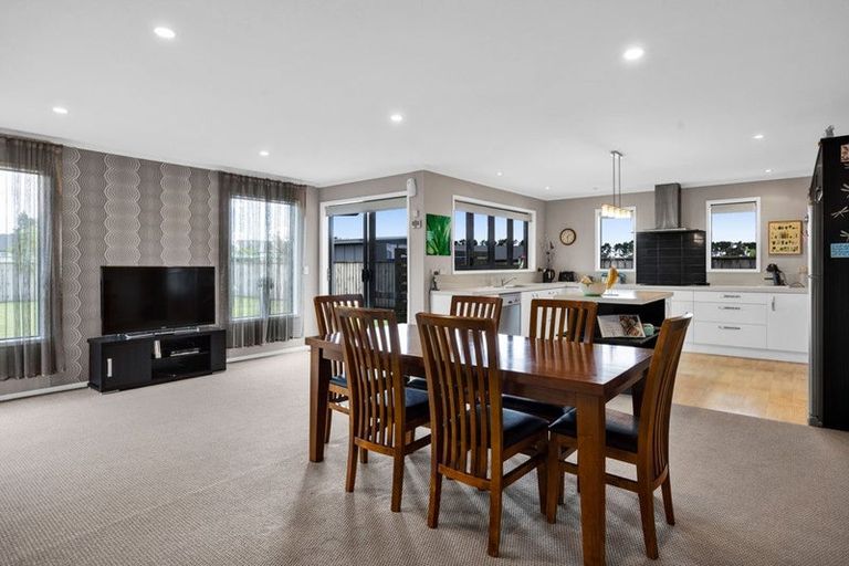 Photo of property in 12 Mercade Close, Stratford, 4332