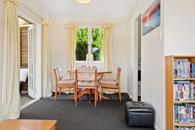 Photo of property in 99 Hobsonville Road, West Harbour, Auckland, 0618